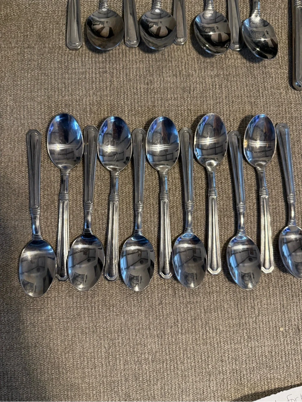 37 piece Pfaltzgraff Providence Flatware